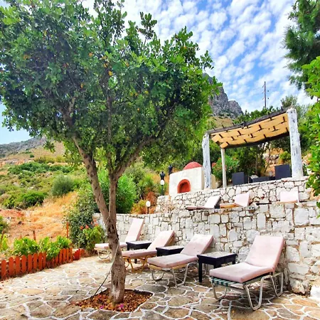 Апартаменти Quiet And Peaceful And Very Relaxing With Kitchen, Shared Pool And Ac